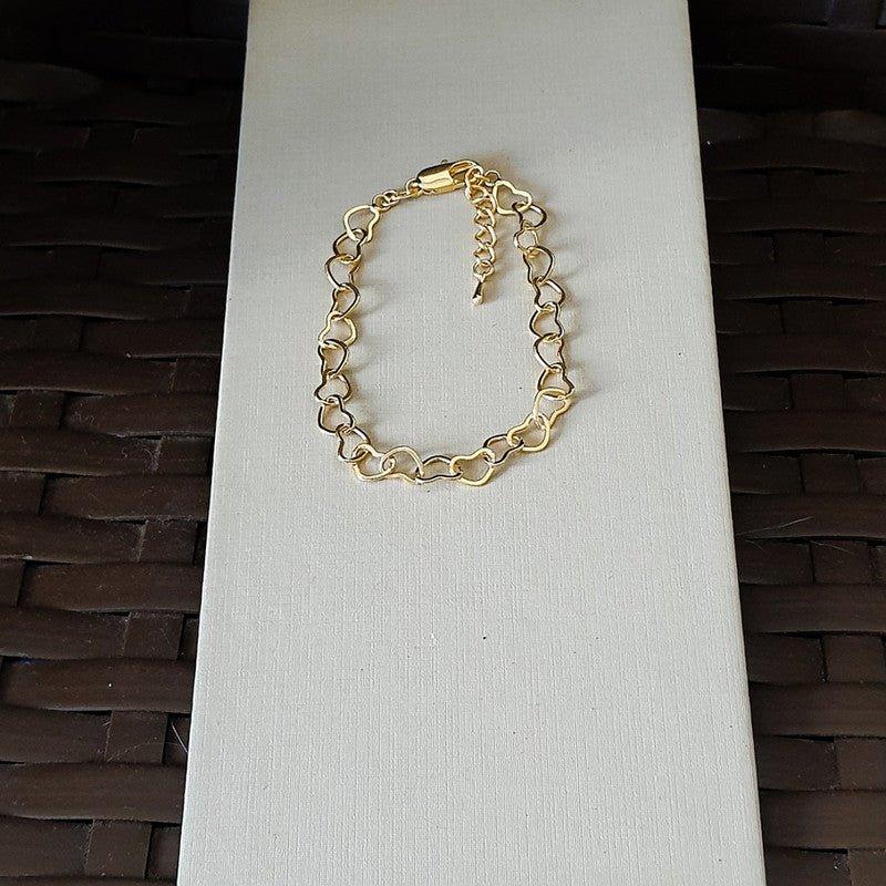 Pulseira Cibele com elos de corações folheado a ouro.