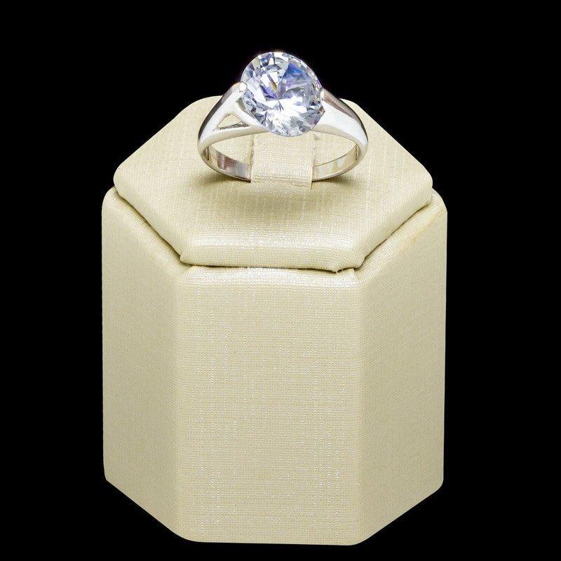 Anel Solitário Laura com zirconias brancas folheado a rodio