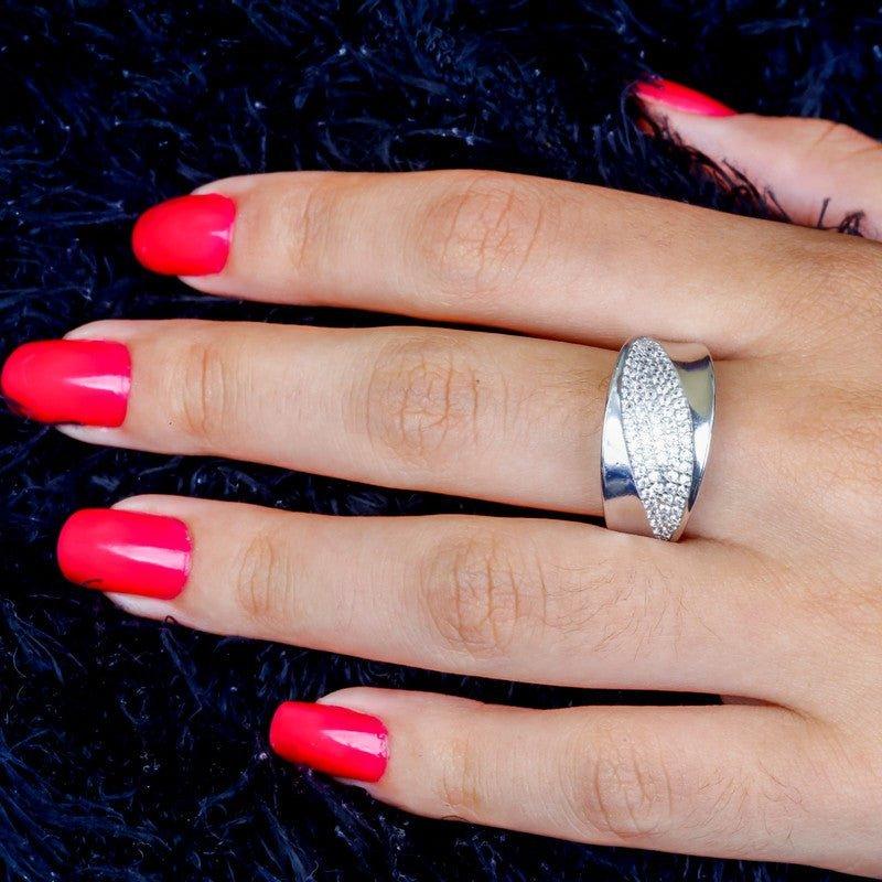 Anel Mercedes com zirconias brancas folheado a rodio