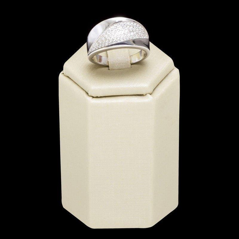 Anel Mercedes com zirconias brancas folheado a rodio