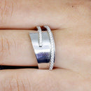 Anel Largo Cilene  pedras zirconias brancas folheado a rodio