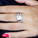 Anel Largo Cilene  pedras zirconias brancas folheado a rodio