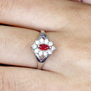 Anel Thalia com zirconias brancas e rubi folheado a rodio