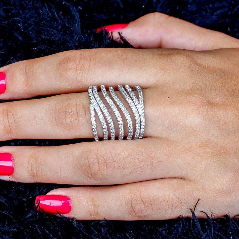 Anel Yves com zirconias brancas folheado a rodio