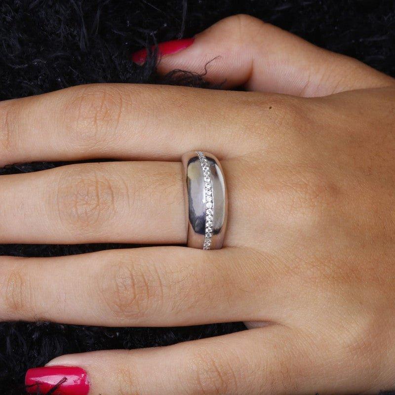 Anel Largo Coralina zirconias brancas folheado a rodio