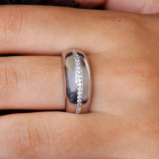 Anel Largo Coralina zirconias brancas folheado a rodio