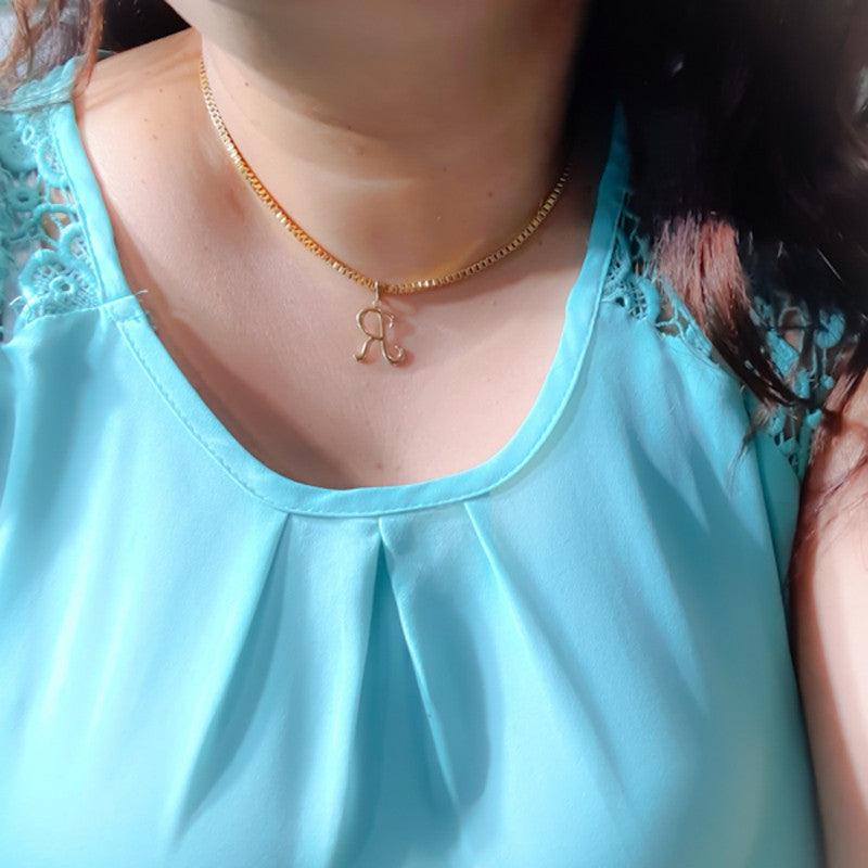 Pingente de letra R folheado a ouro 18k com corrente