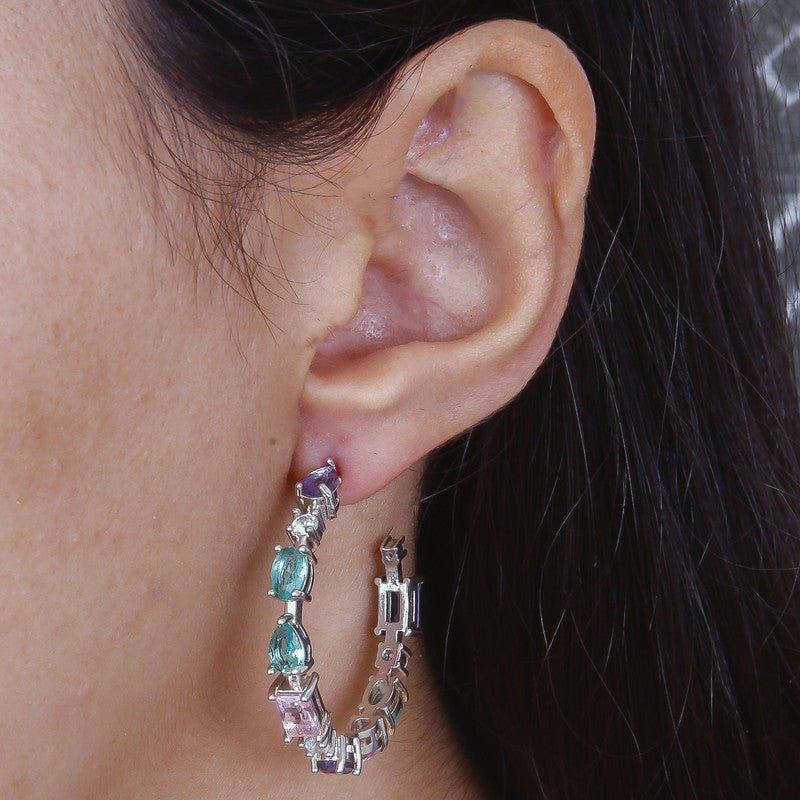 Brinco Ivone  meia argola zirconias coloridas folheado rodio