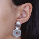 Brinco Luky fosco folheado a rodio