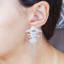 Brinco Holen fosco com correntes folheado a rodio