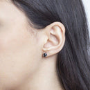 Brinco Lonely Six solitário zirconia onix folheado rodio