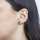 Brinco Lonely Three solitário zirconia onix folheado rodio