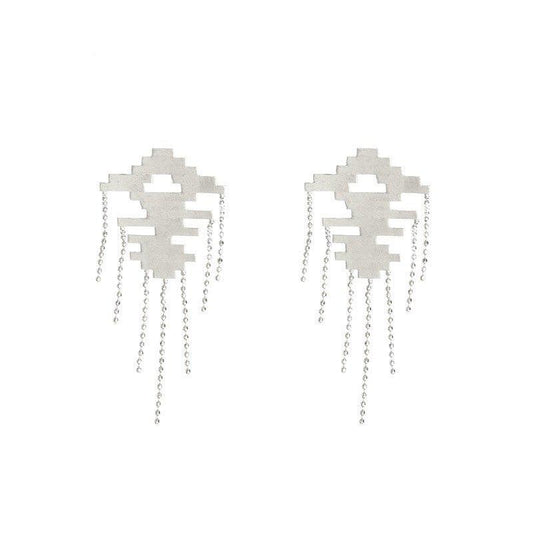 Brinco Holen fosco com correntes folheado a rodio