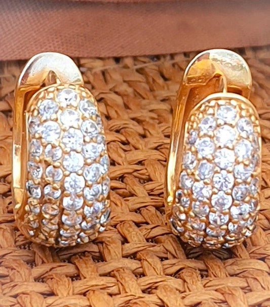 Brinco Suzy Five argola microzirconias brancas folheado a ouro