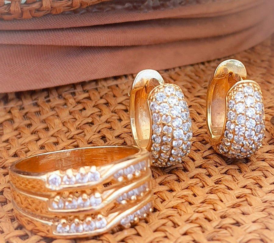 Brinco Suzy Five argola microzirconias brancas folheado a ouro