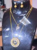 Pingente de letra P folheado a ouro 18k com corrente