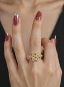 Anel Infinito com pedras de zirconias folheado a ouro