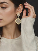 Brinco Filigrama Orgânica Feminino Folheado a Ouro Leve e Sofisticado