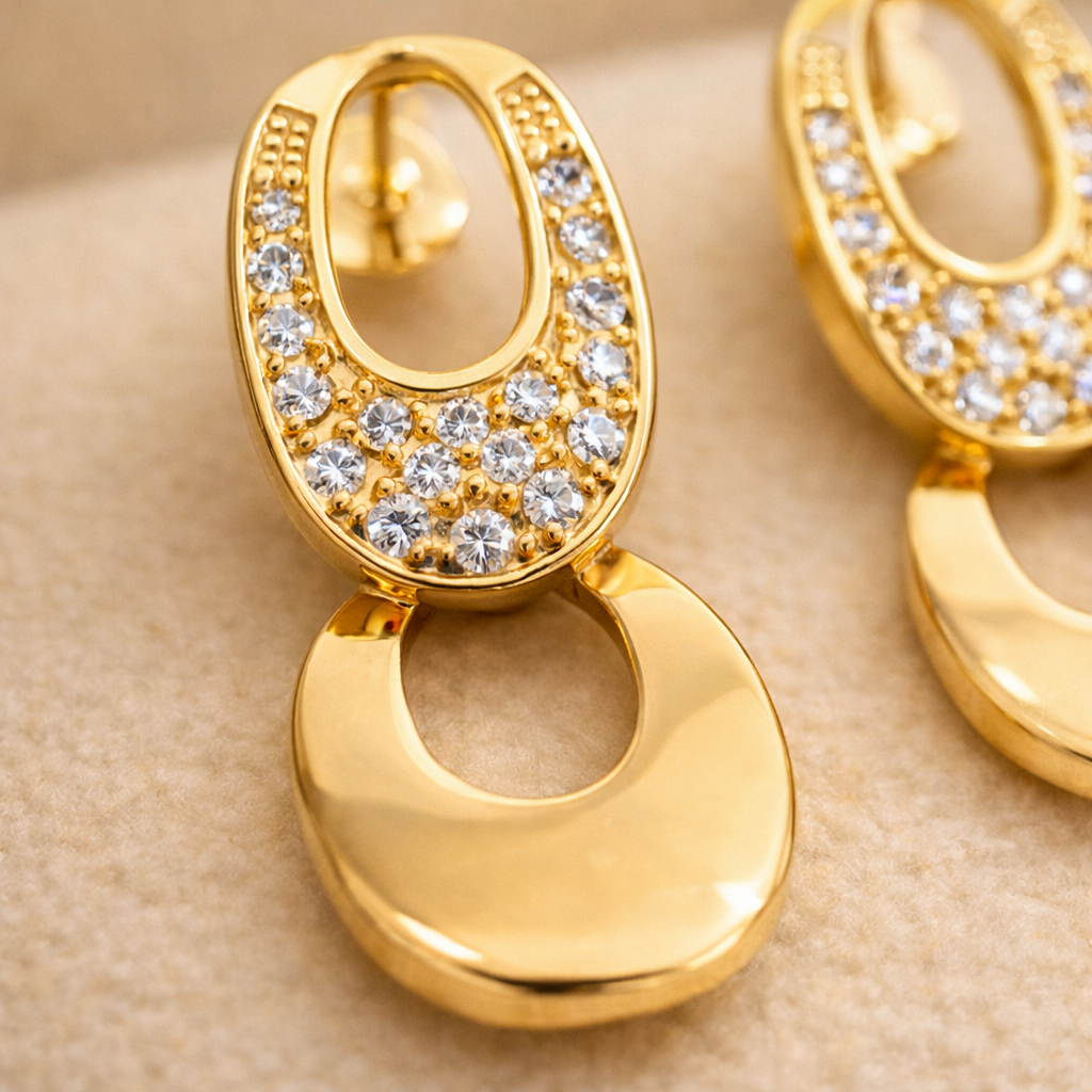 Brinco Geométrico com Zircônias Folheado a Ouro | Semijoia Premium Maria Rita