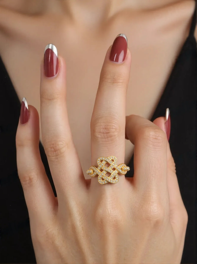 Anel Infinito com pedras de zirconias folheado a ouro