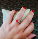 Anel solitário Lonely two zirconia rubi folheado a rodio